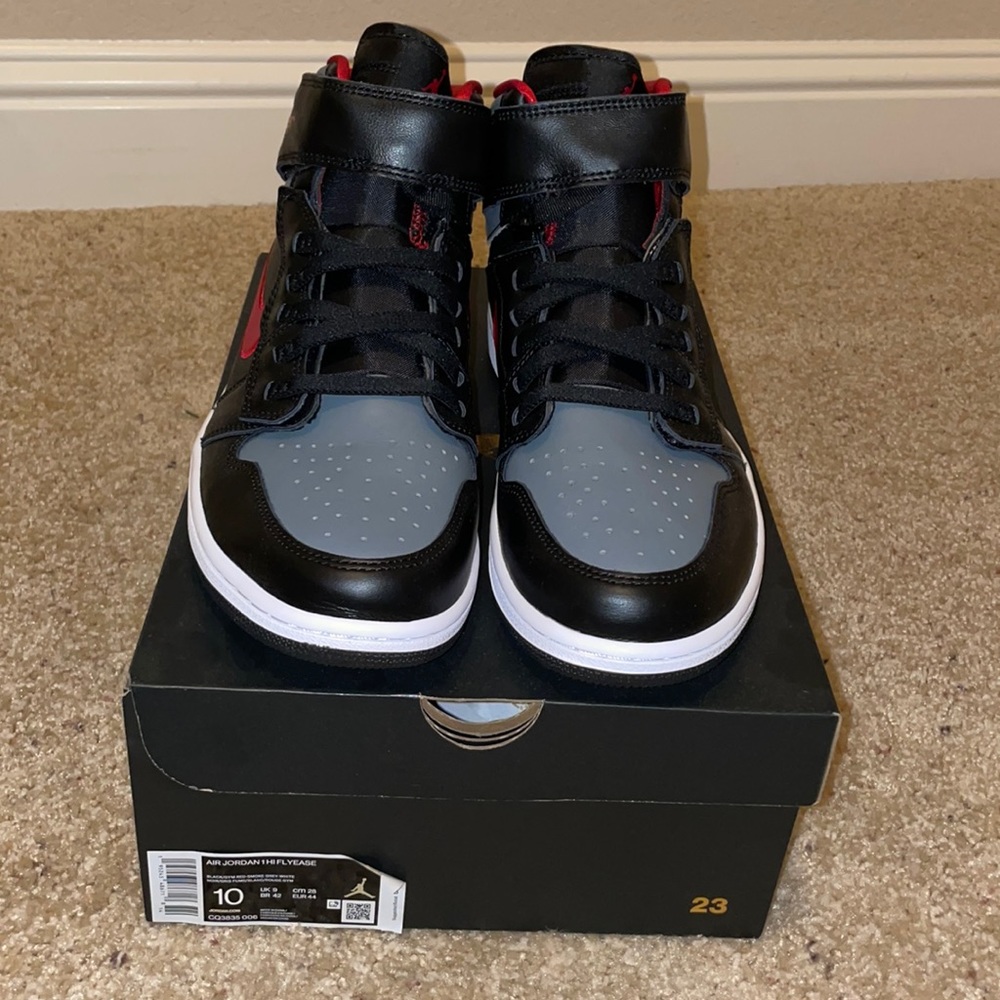 Jordan 1 High FlyEase  10. NWT